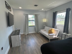 1824 Rock Lake Dr in Orlando, FL - Building Photo - Building Photo