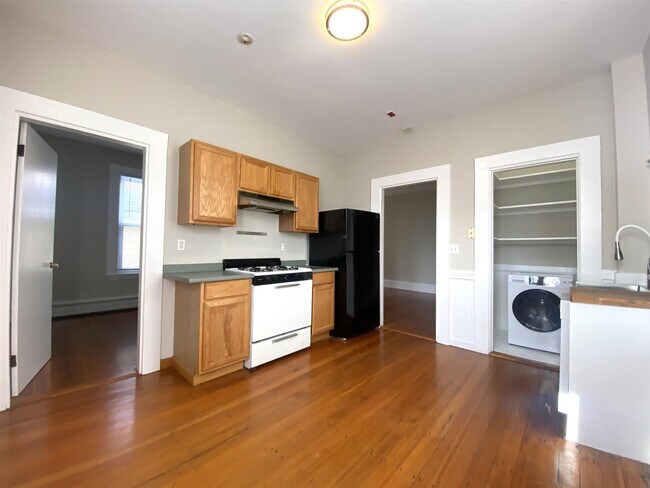 20 Park Ave, Unit R, Unit R