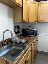 214 Oak St, Unit 3 in Waterbury, CT - Building Photo - Building Photo