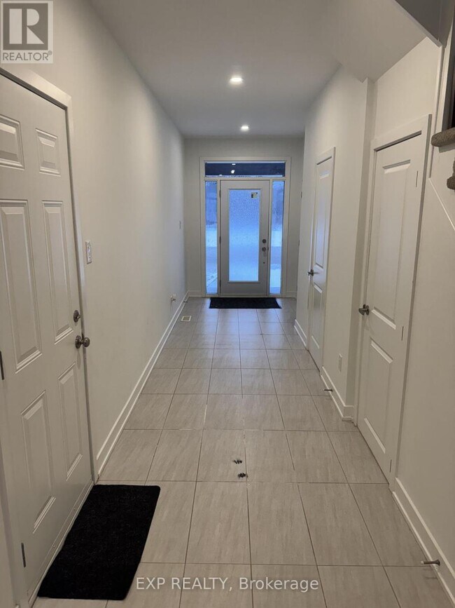 914 Alvarez Ln in Ottawa, ON - Building Photo - Building Photo