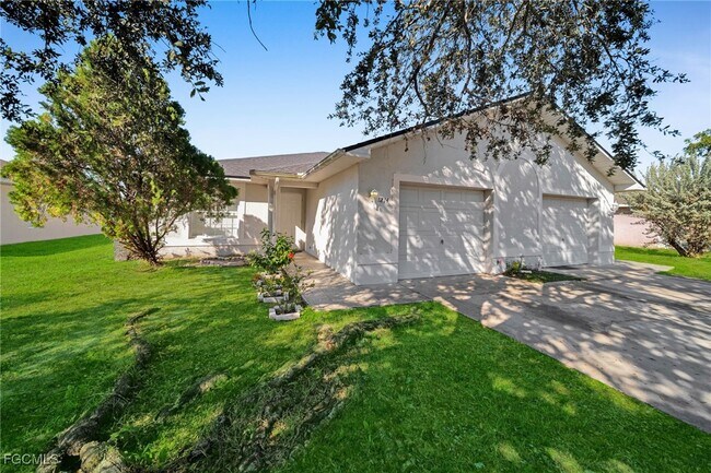 1214 SE 24th Ave in Cape Coral, FL - Building Photo - Building Photo