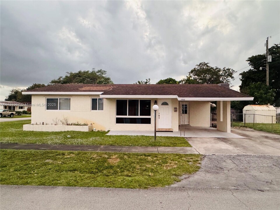 7501 Fillmore St in Hollywood, FL - Building Photo