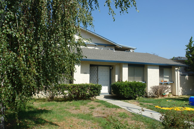 885 Branham Ln in San Jose, CA - Foto de edificio - Building Photo