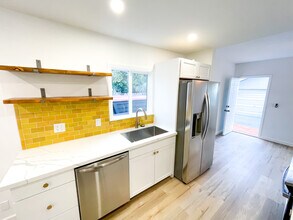 162 Comstock Dr in Ventura, CA - Building Photo - Building Photo