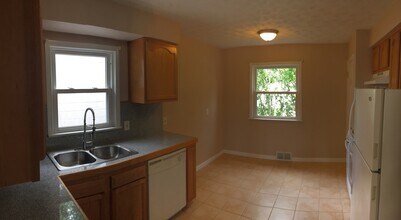 20751 Bowling Green Rd in Maple Heights, OH - Building Photo - Building Photo