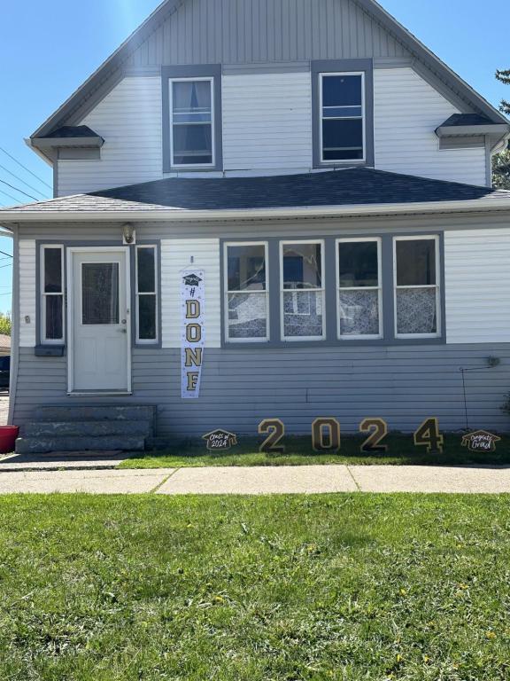 property at 307 4th St NW