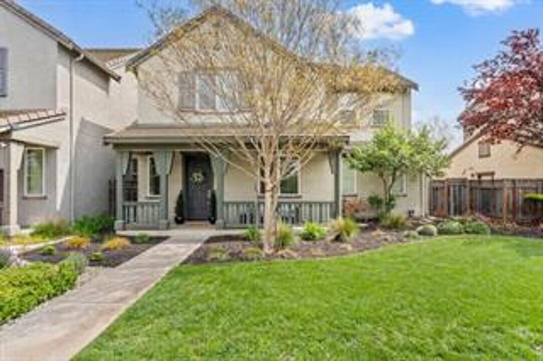 462 E Main Ave in Morgan Hill, CA - Building Photo