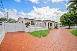 10320 SW 38th Terrace in Miami, FL - Building Photo - Building Photo
