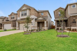 7915 Fijian Cypress Dr in Cypress, TX - Foto de edificio - Building Photo