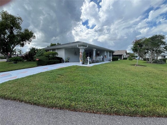 2104 Hereford Dr in Sun City Center, FL - Building Photo - Building Photo