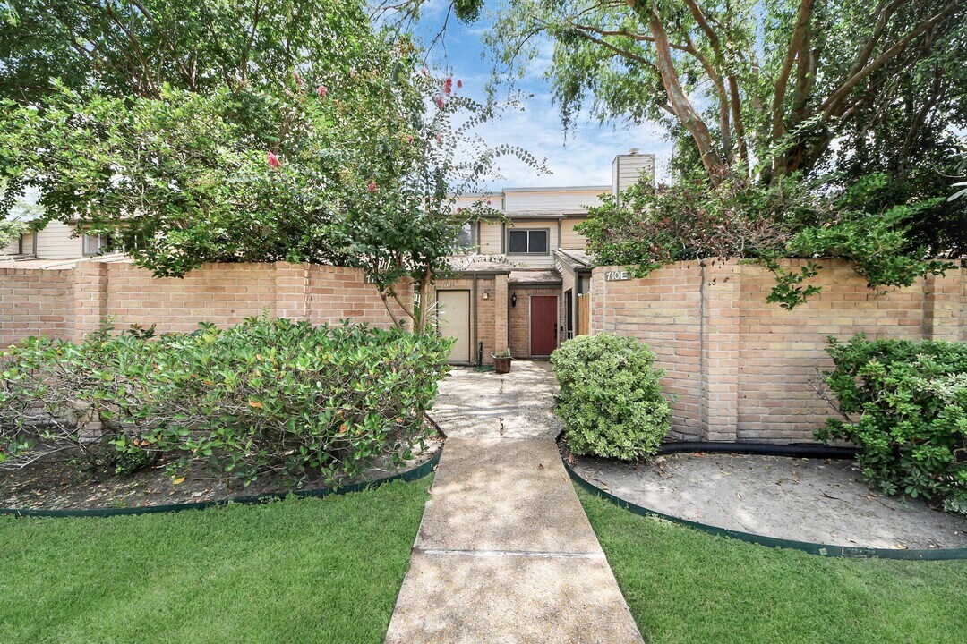 710 Country Pl Dr in Houston, TX - Building Photo