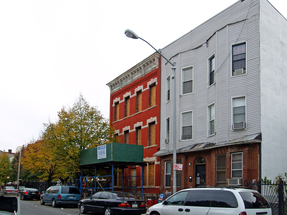 81 Bleecker St in Brooklyn, NY - Building Photo