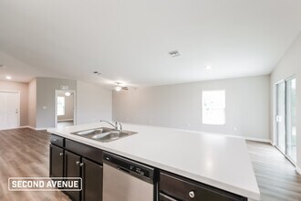 3719 7th St W in Lehigh Acres, FL - Foto de edificio - Building Photo