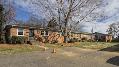 Cotswold East in Charlotte, NC - Foto de edificio - Building Photo