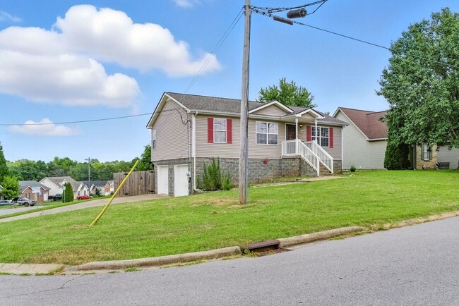 1493 McClardy Rd in Clarksville, TN - Building Photo - Building Photo