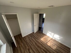 33 Country Greens Dr, Unit Apartment Two in Holtsville, NY - Building Photo - Building Photo