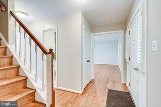 12127 Holly Knoll Cir in Great Falls, VA - Building Photo - Building Photo