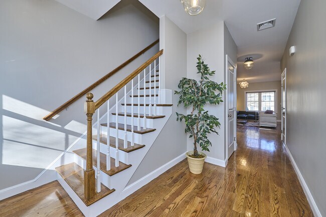 25 Bellevue Ave in Revere, MA - Foto de edificio - Building Photo