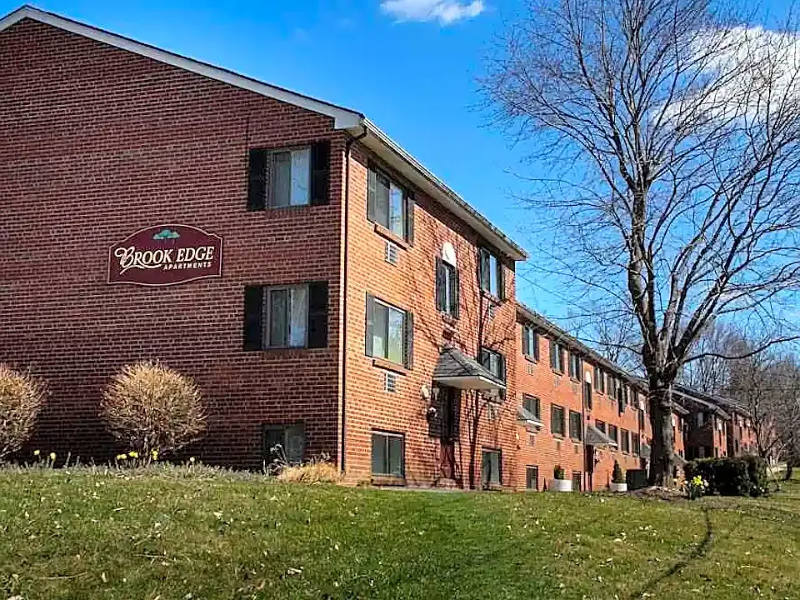 34 Simard Dr-Unit -34 Simard Dr in Chicopee, MA - Building Photo
