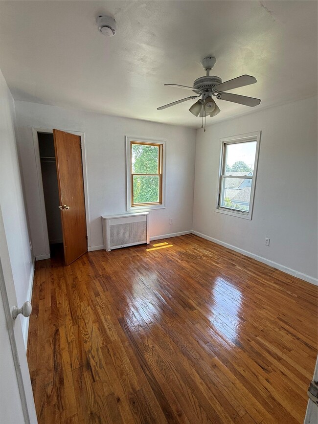 1125 Langdon St in Franklin Square, NY - Building Photo - Building Photo