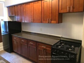 129 Sutherland Rd, Unit B in Boston, MA - Building Photo