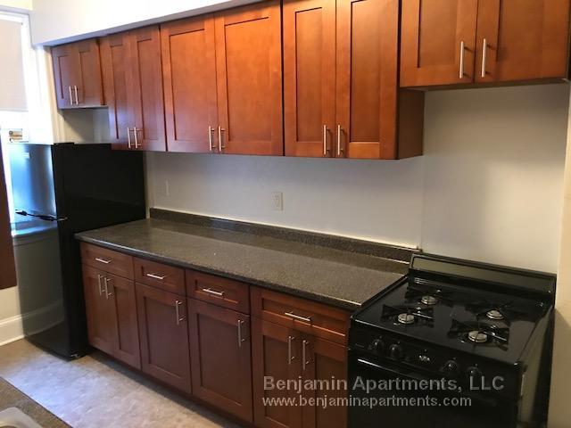 129 Sutherland Rd, Unit B in Boston, MA - Building Photo