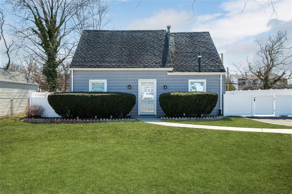 38 12th St in Carle Place, NY - Building Photo
