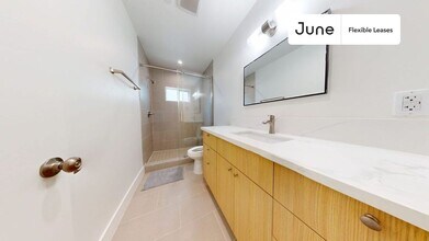 5649 Case Ave in Los Angeles, CA - Building Photo - Building Photo