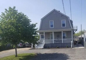 29 Slocum St, Unit 2 in Acushnet, MA - Building Photo