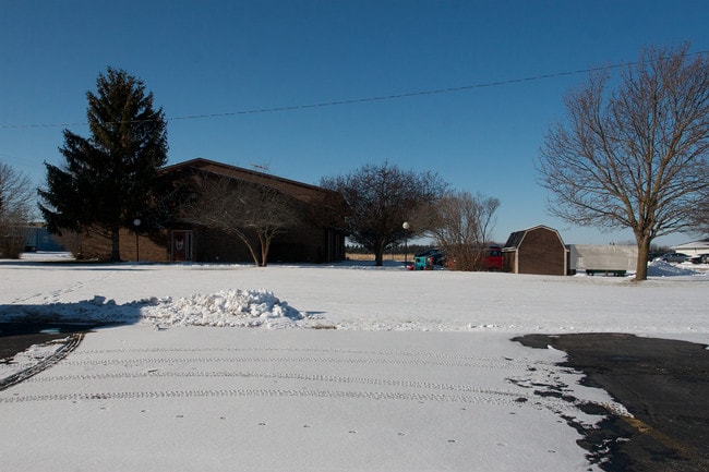 Country Village Apartments in Waupun, WI - Foto de edificio - Building Photo