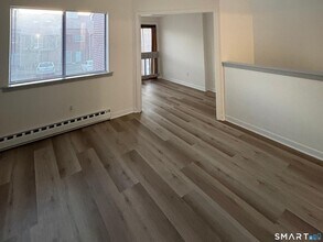 295 Redstone Hl Rd in Bristol, CT - Building Photo - Building Photo