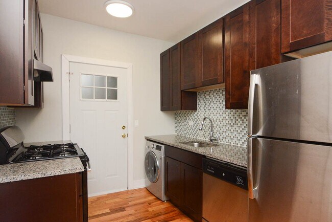 550 Chestnut St, Unit 302 in Winnetka, IL - Building Photo - Building Photo