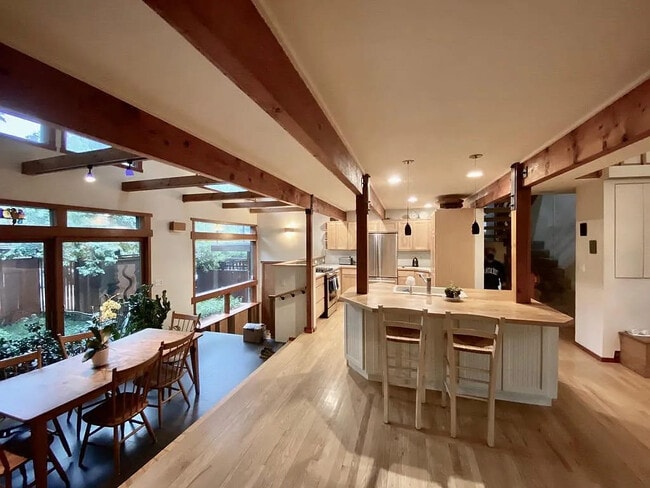 property at 1555 Oak Ave