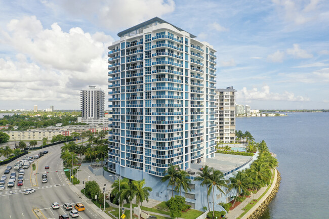 The Bridgewater in North Bay Village, FL - Foto de edificio - Building Photo