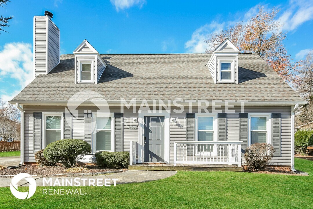 2436 Dewberry Farm Ln in Kernersville, NC - Foto de edificio