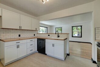831 N 40th St in Lincoln, NE - Building Photo - Building Photo
