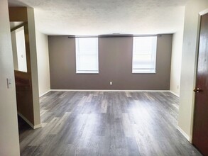 1405 W Koenig St in Grand Island, NE - Foto de edificio - Building Photo