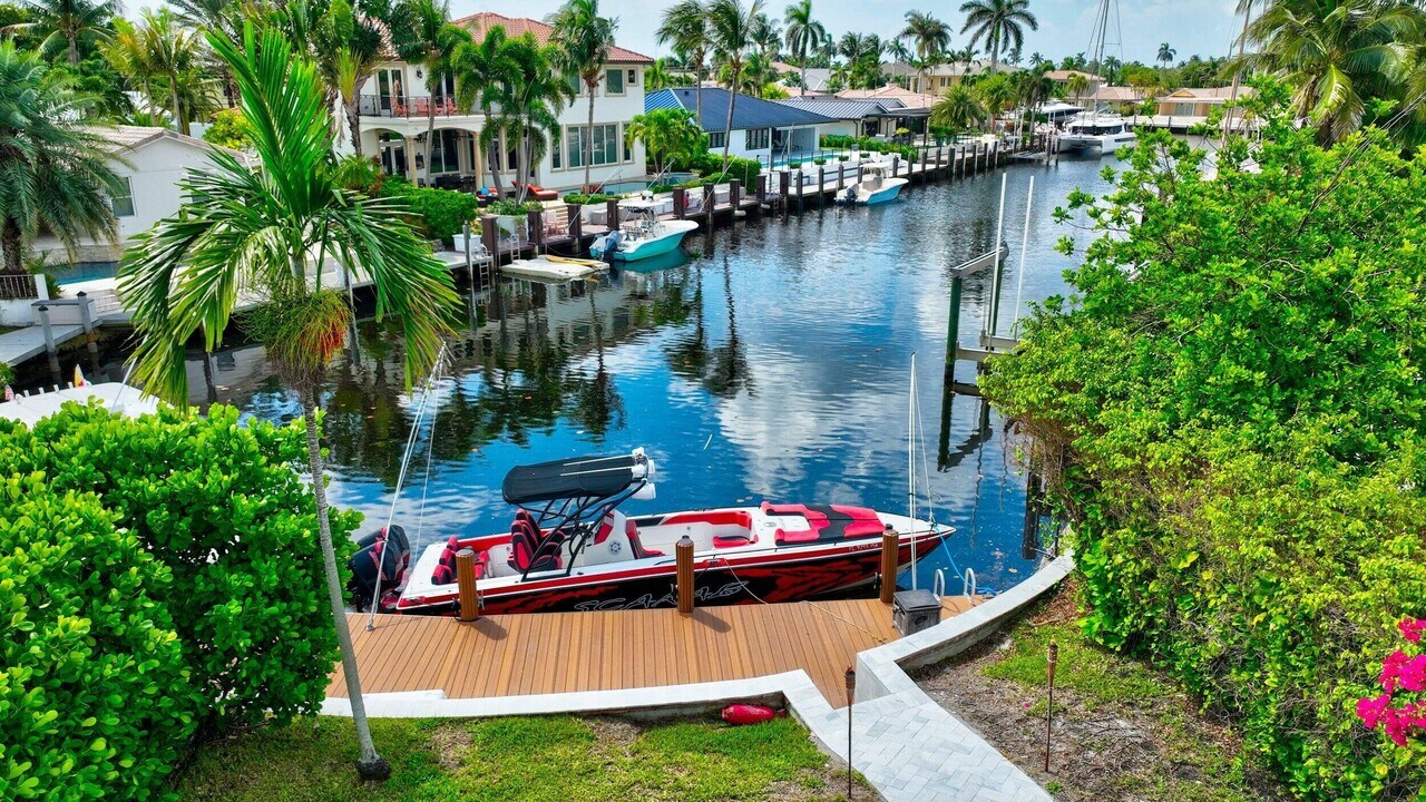 4450 NE 23rd Ave in Lighthouse Point, FL - Building Photo
