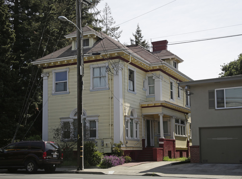 5442 Claremont Ave in Oakland, CA - Building Photo