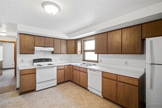 325 Kaymar Dr in Buffalo, NY - Building Photo - Building Photo