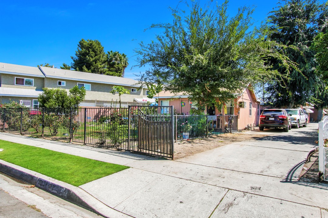 Colmar Avenue Cottages in Bell Gardens, CA - Building Photo