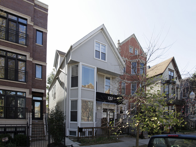 1057 W Cornelia Ave in Chicago, IL - Building Photo - Building Photo