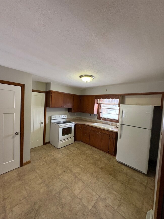 1502 Edina Ave in Albert Lea, MN - Building Photo - Building Photo