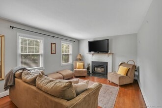 3 W St Hts in Cromwell, CT - Building Photo - Building Photo