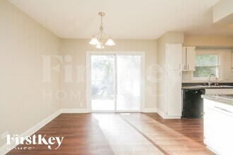 0N084 Elmwood St in Winfield, IL - Foto de edificio - Building Photo