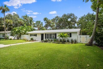 2706 10th Ave in Vero Beach, FL - Building Photo - Building Photo