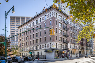 256-258 Manhattan Ave in New York, NY - Foto de edificio - Building Photo