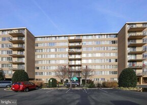 5565 Columbia Pike, Unit 712 in Arlington, VA - Building Photo