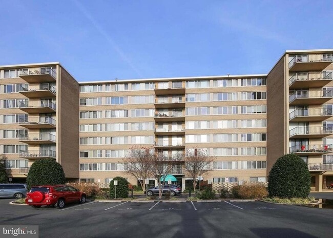 property at 5565 Columbia Pike