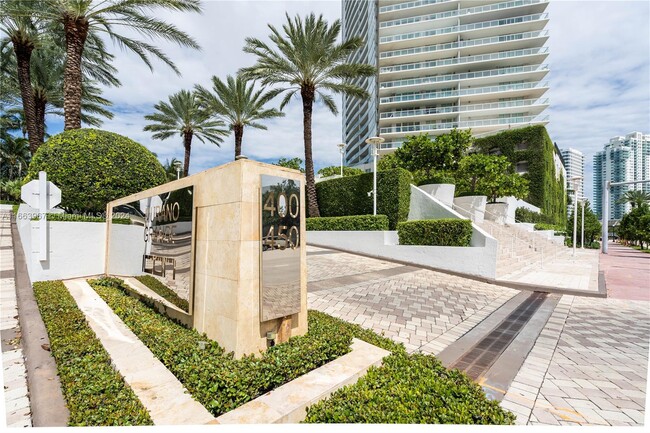 450 Alton Rd, Unit # 2304 in Miami Beach, FL - Foto de edificio - Building Photo